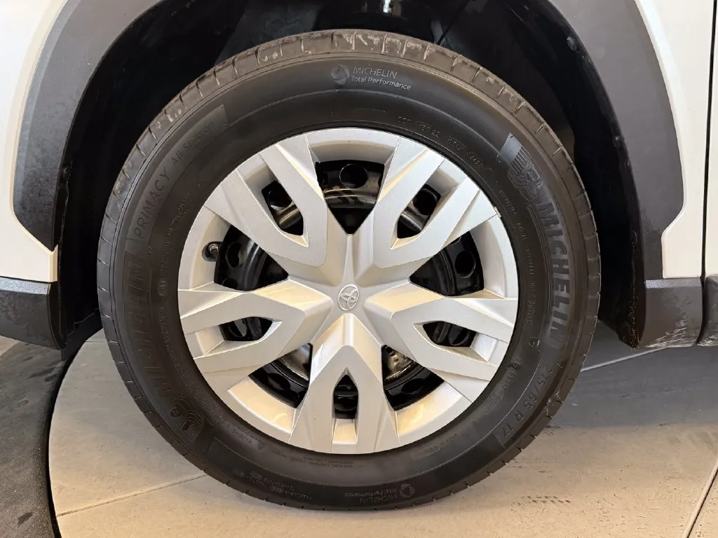 Toyota Corolla Cross photo 25