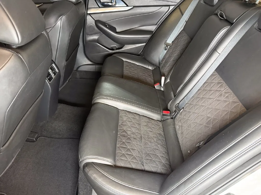 Nissan Maxima photo 21