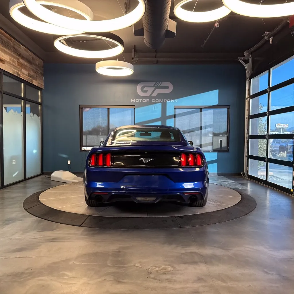 Ford Mustang photo 4