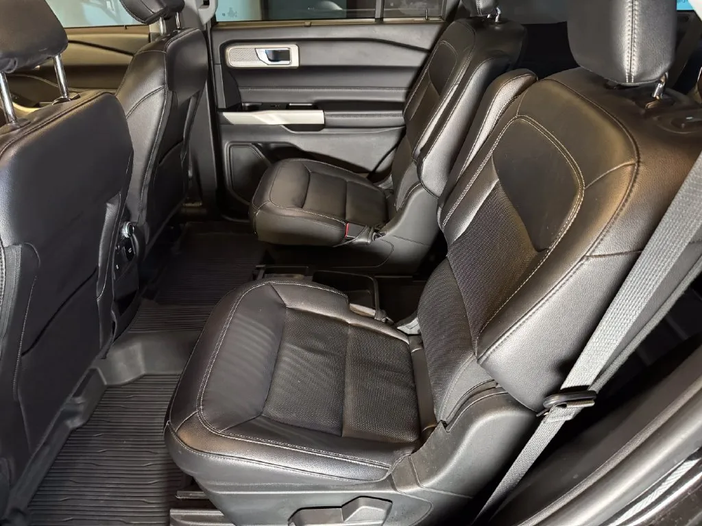 Ford Explorer photo 21