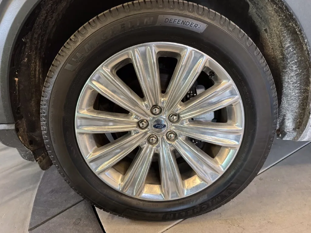 Ford Explorer photo 27