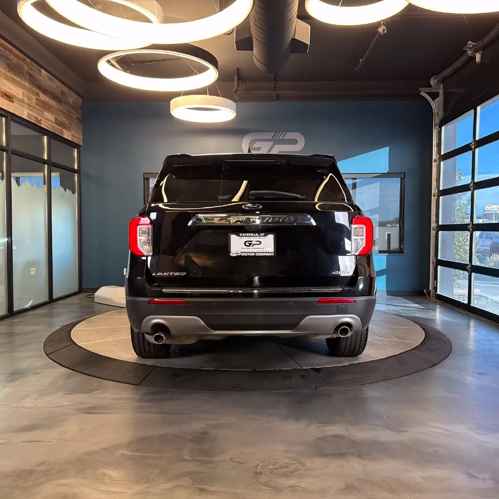 Ford Explorer photo 4
