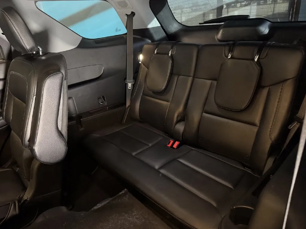 Ford Explorer photo 22