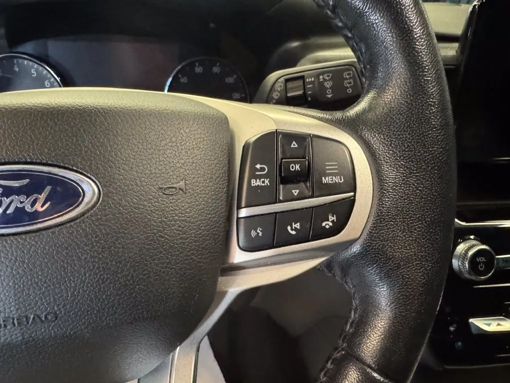 Ford Explorer photo 12