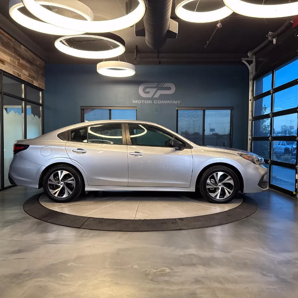 Subaru Legacy photo 2