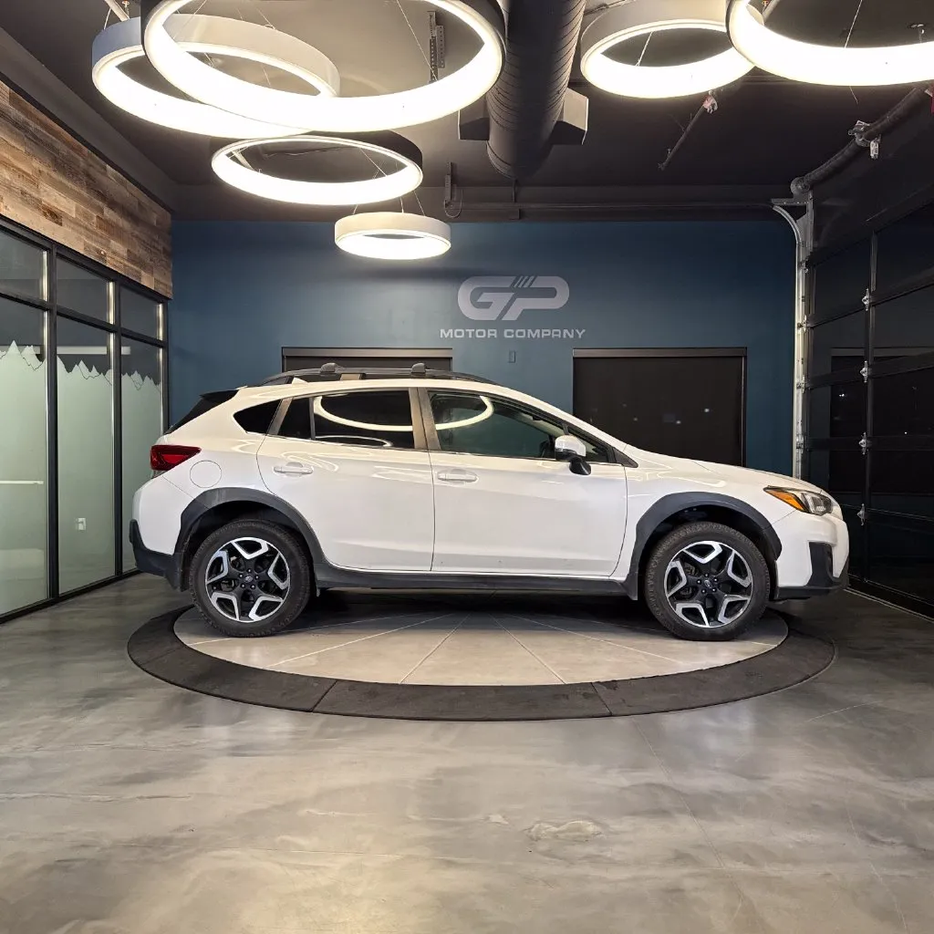 Subaru Crosstrek photo 2