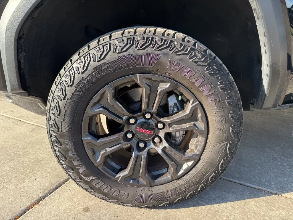 GMC Canyon photo 25