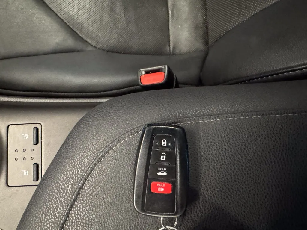 Toyota Camry photo 17