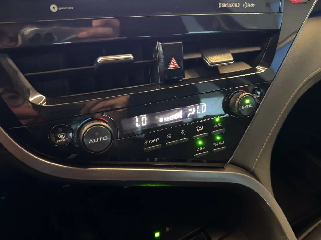 Toyota Camry photo 15