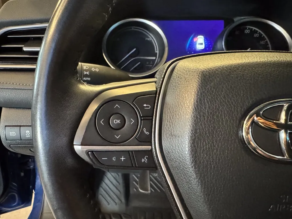 Toyota Camry photo 11
