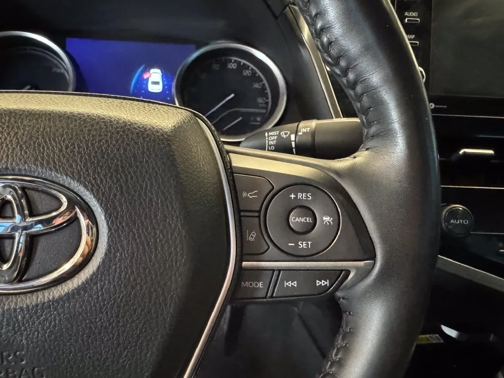 Toyota Camry photo 12