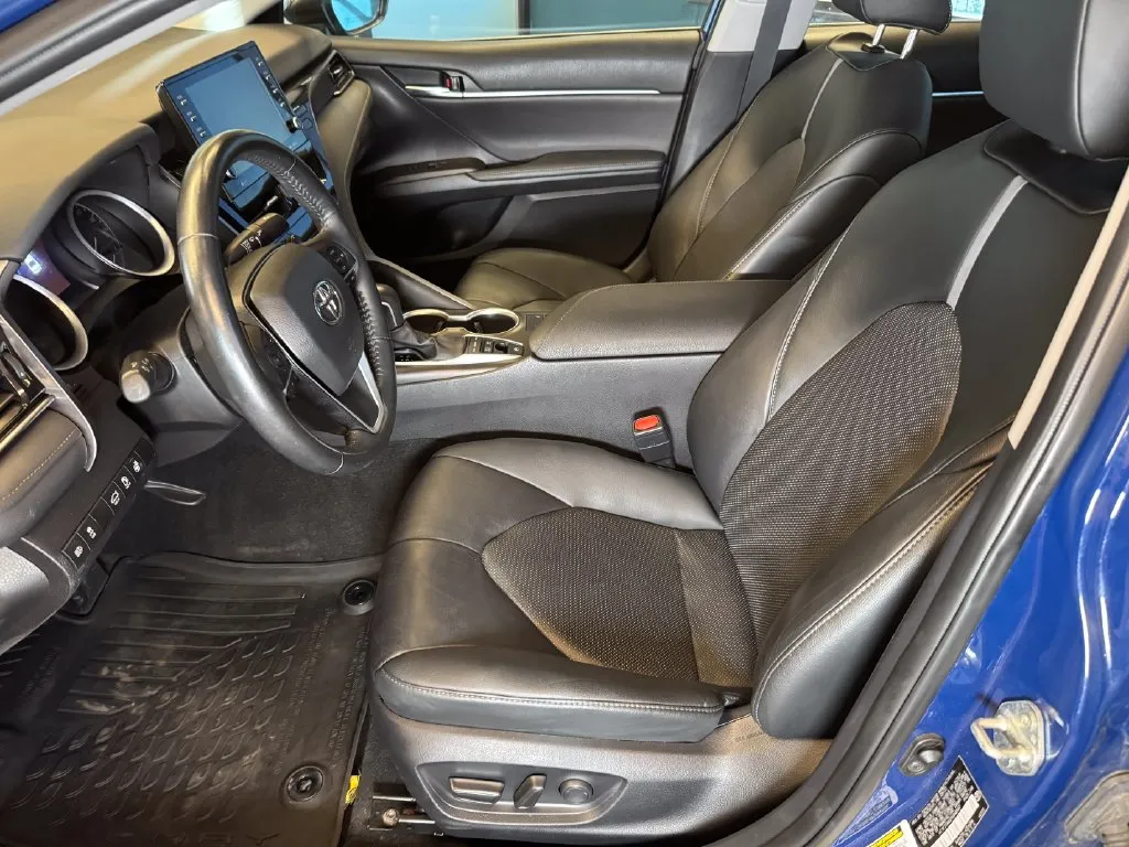 Toyota Camry photo 20