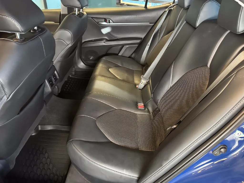 Toyota Camry photo 21