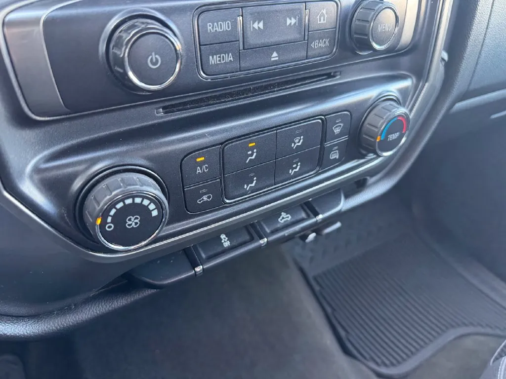 Chevrolet Silverado photo 15