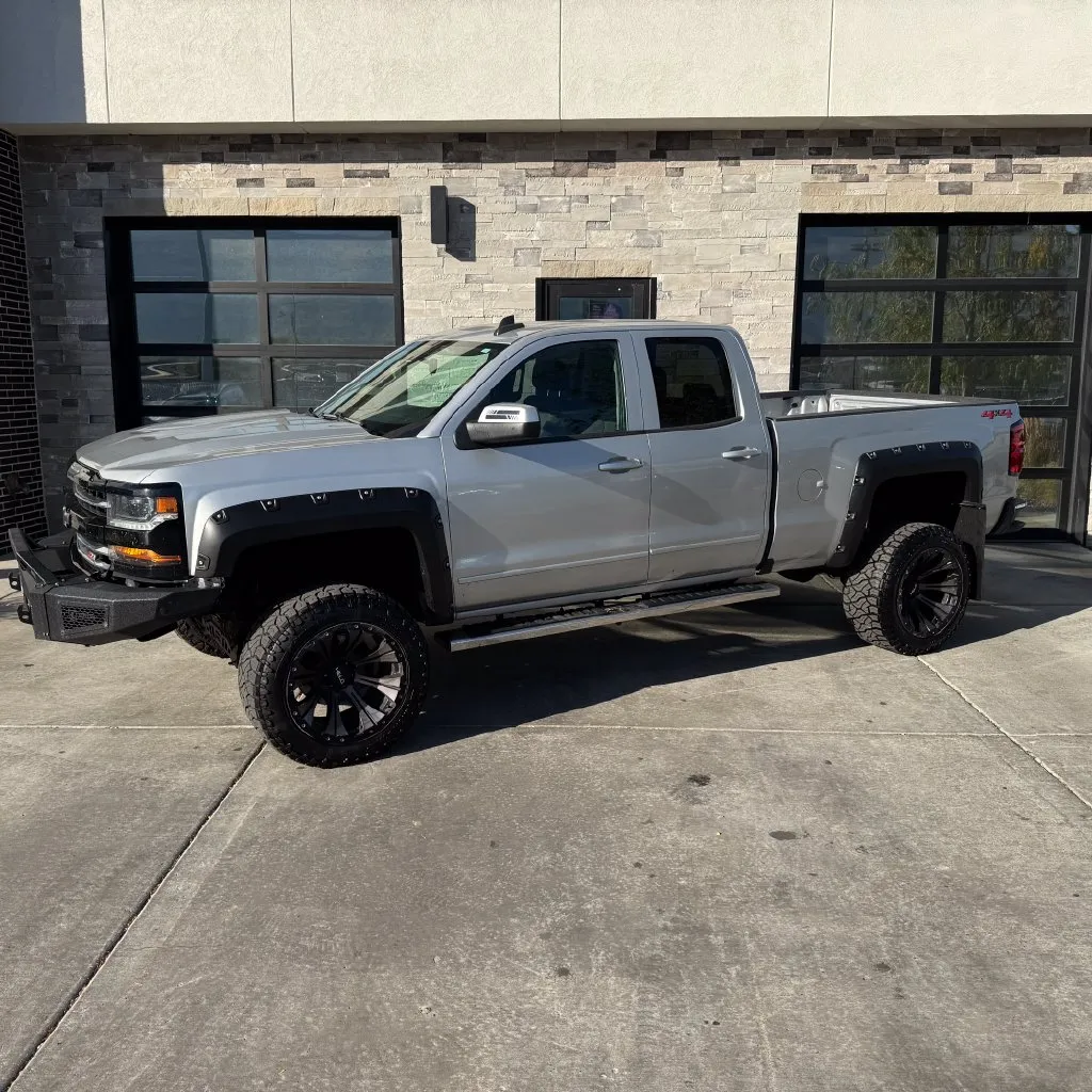 Chevrolet Silverado photo 7