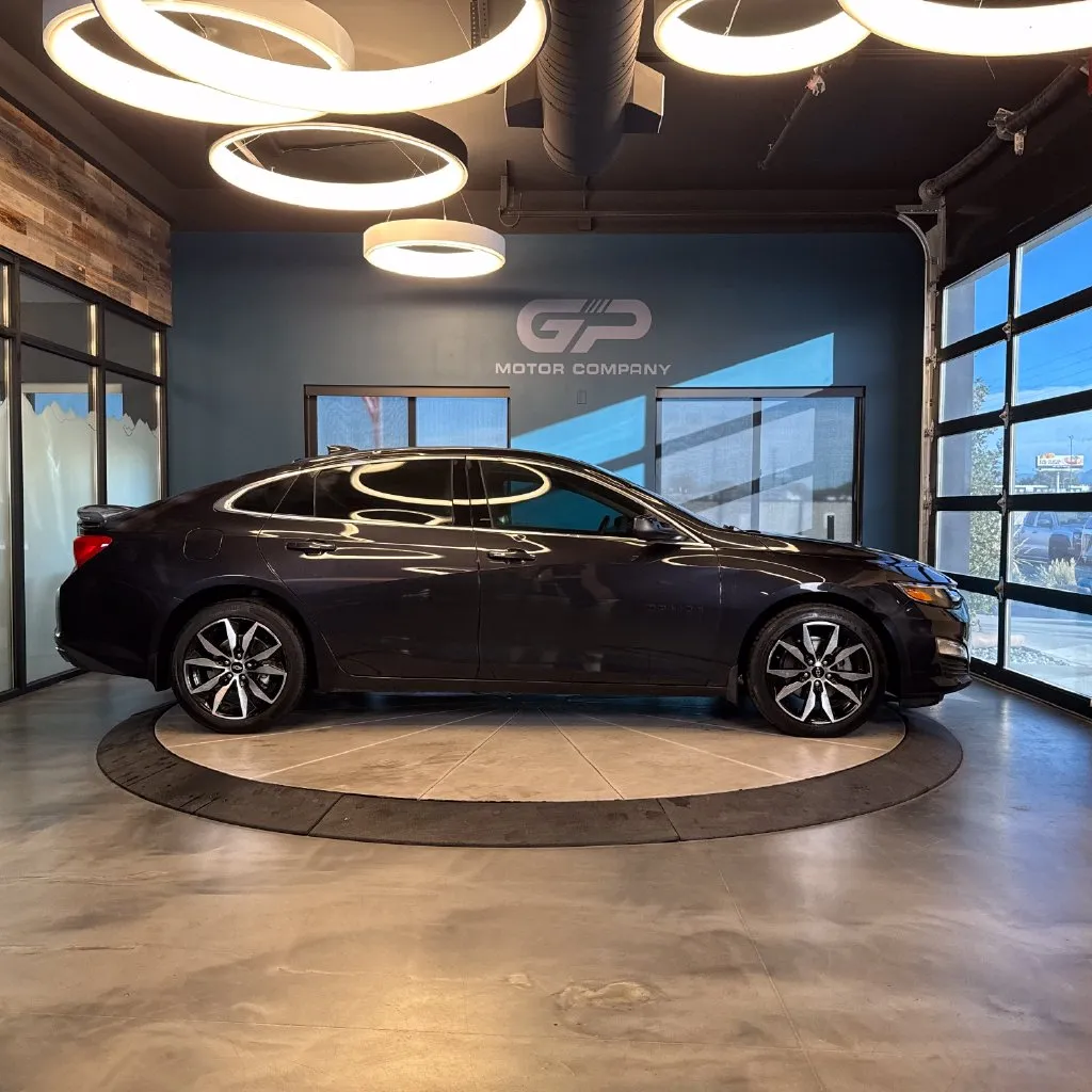 Chevrolet Malibu photo 2