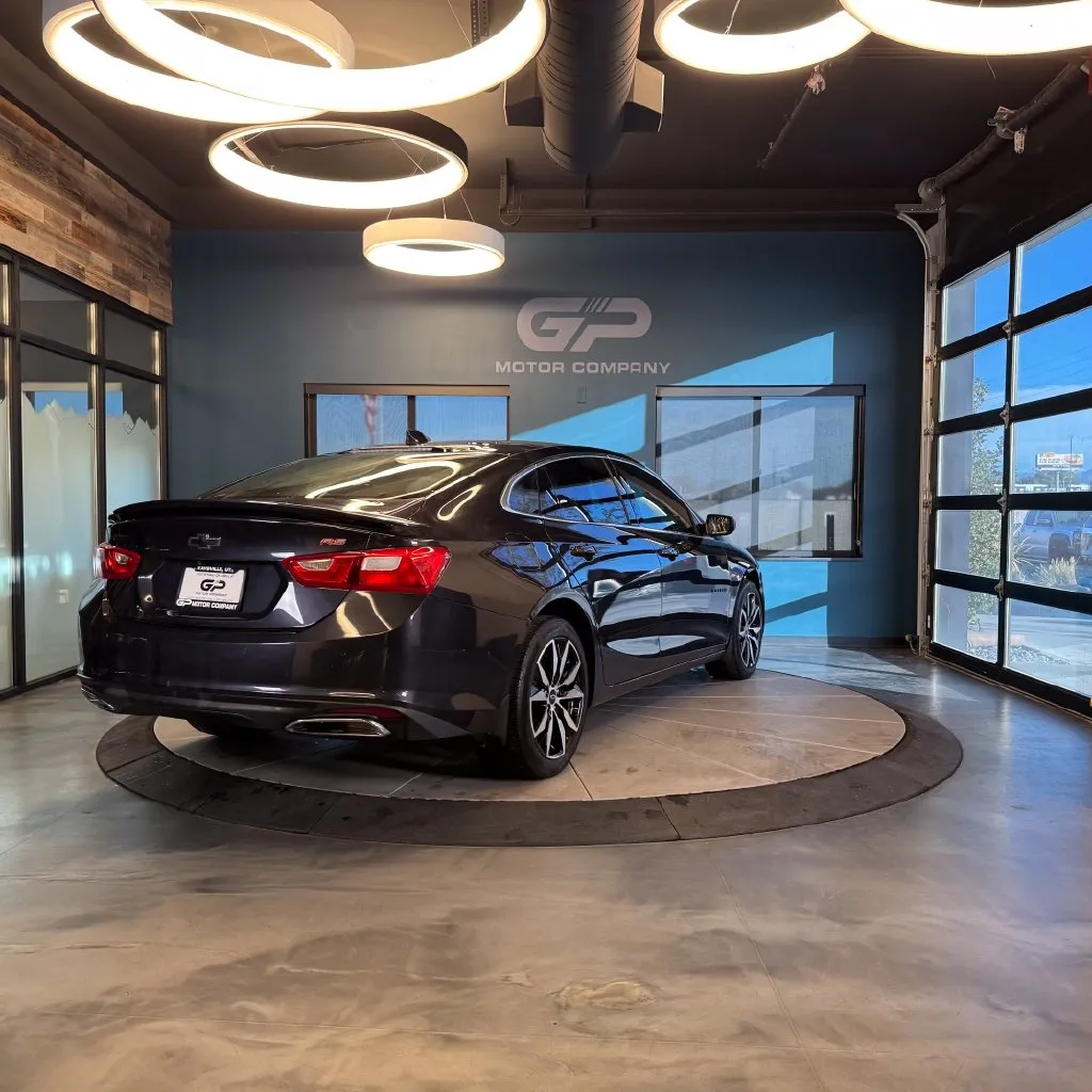 Chevrolet Malibu photo 3