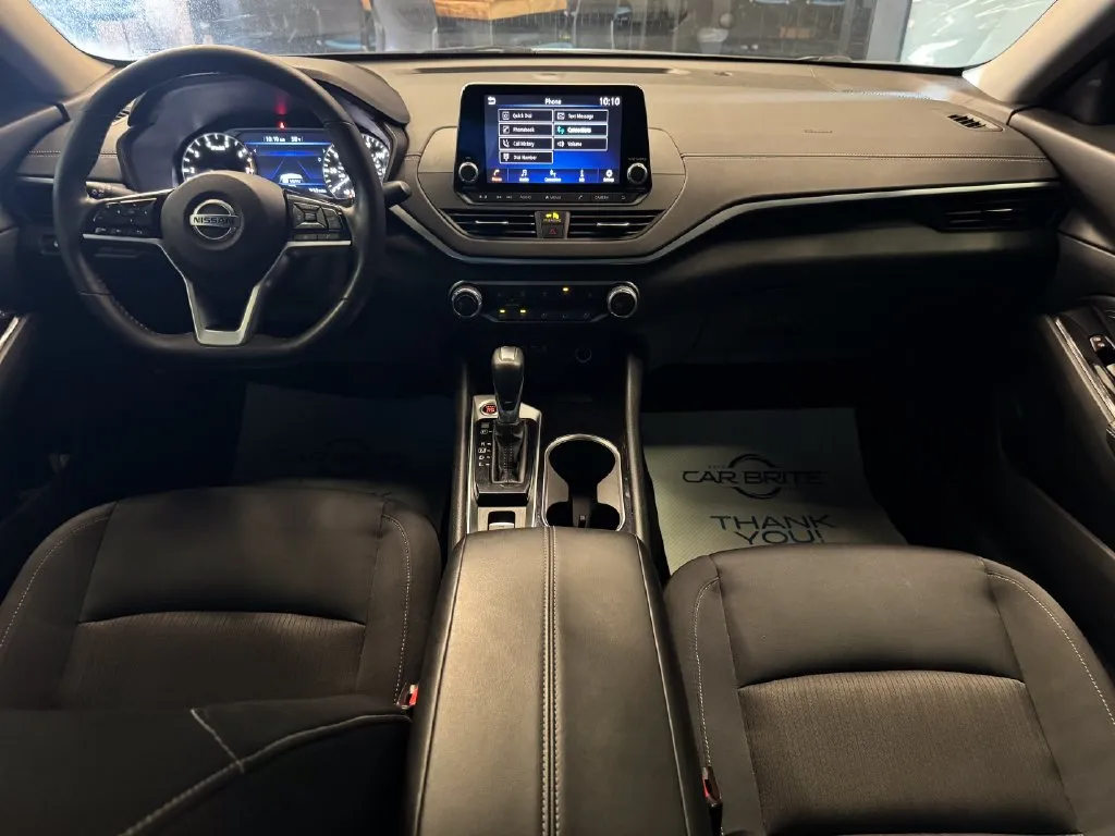 Nissan Altima photo 9