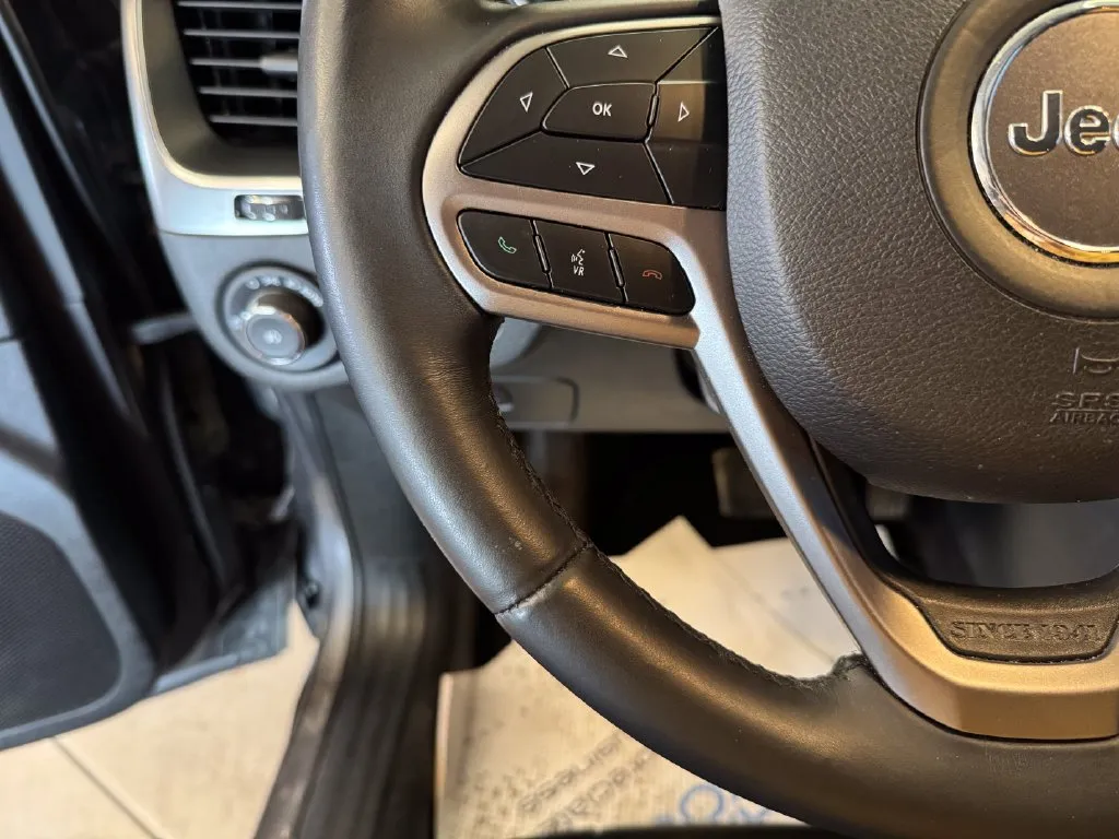 Jeep Cherokee photo 11