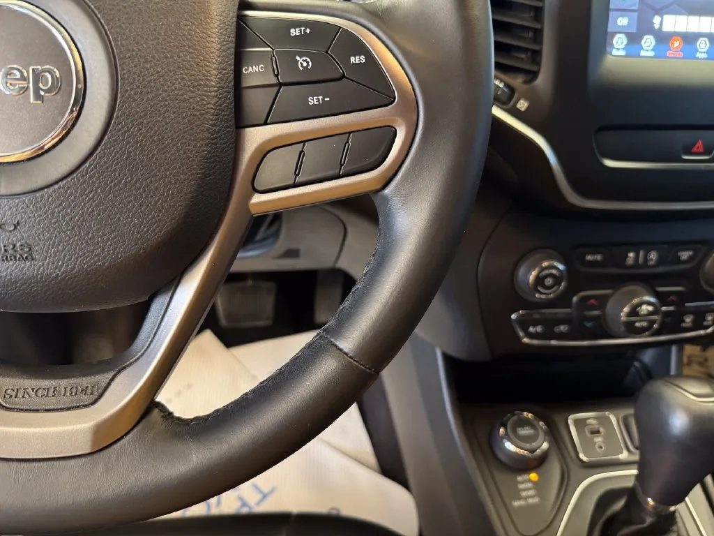 Jeep Cherokee photo 12