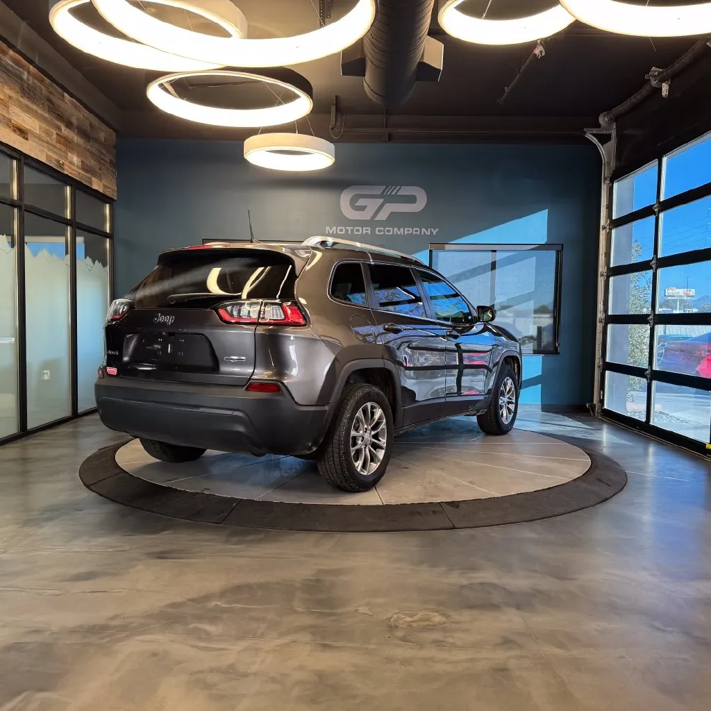 Jeep Cherokee photo 3