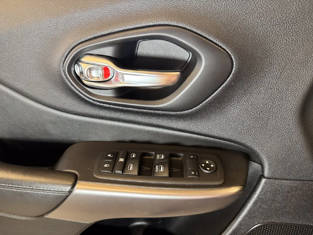 Jeep Cherokee photo 19