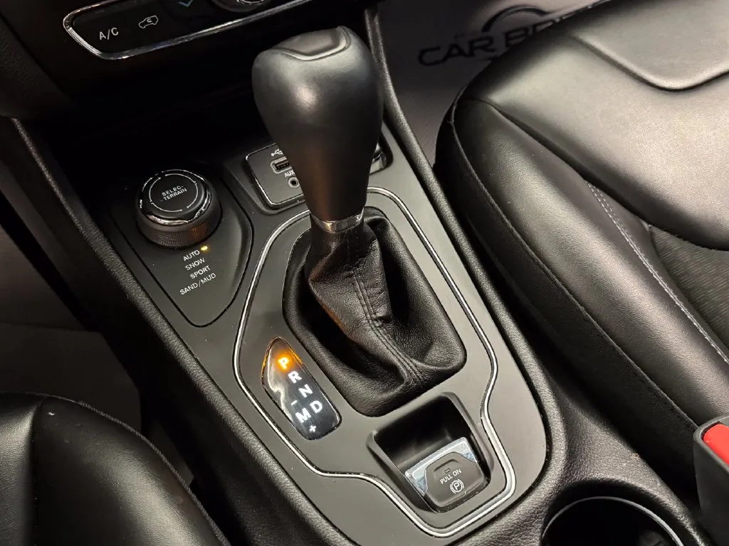 Jeep Cherokee photo 16