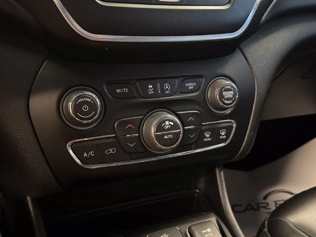 Jeep Cherokee photo 15