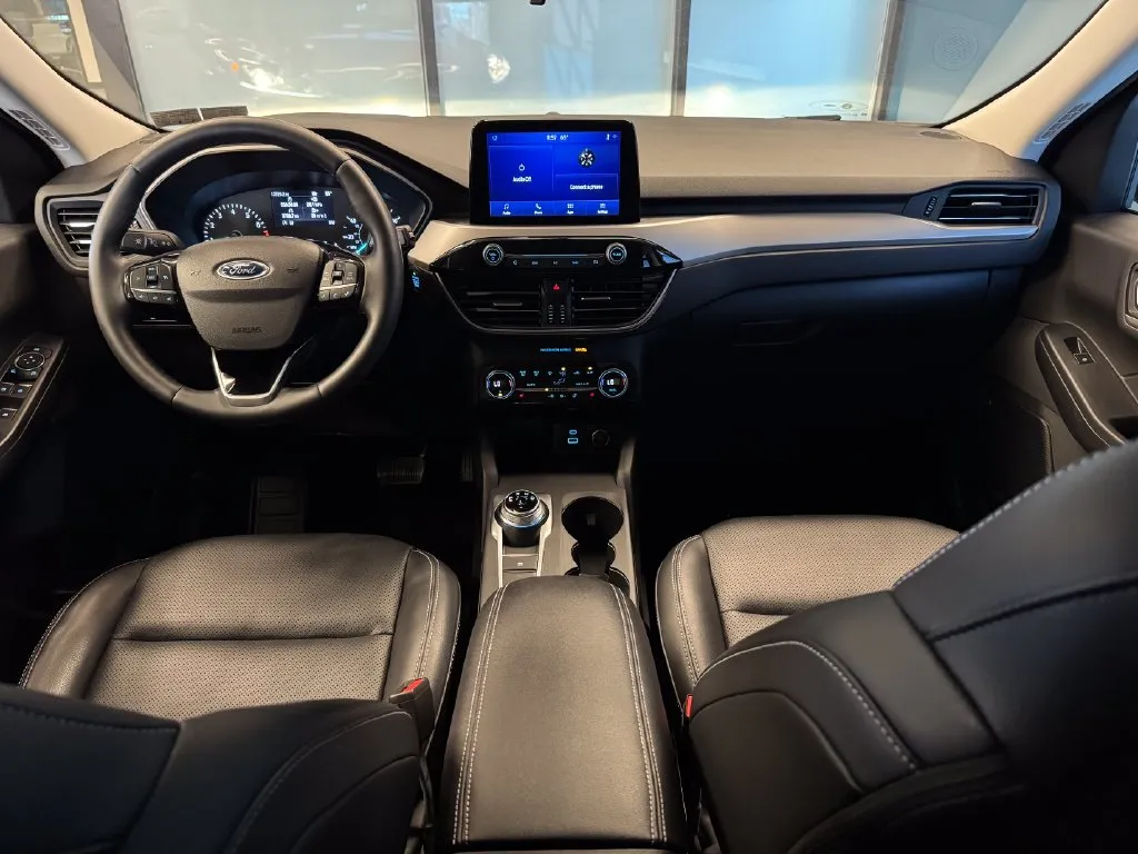 Ford Escape photo 9