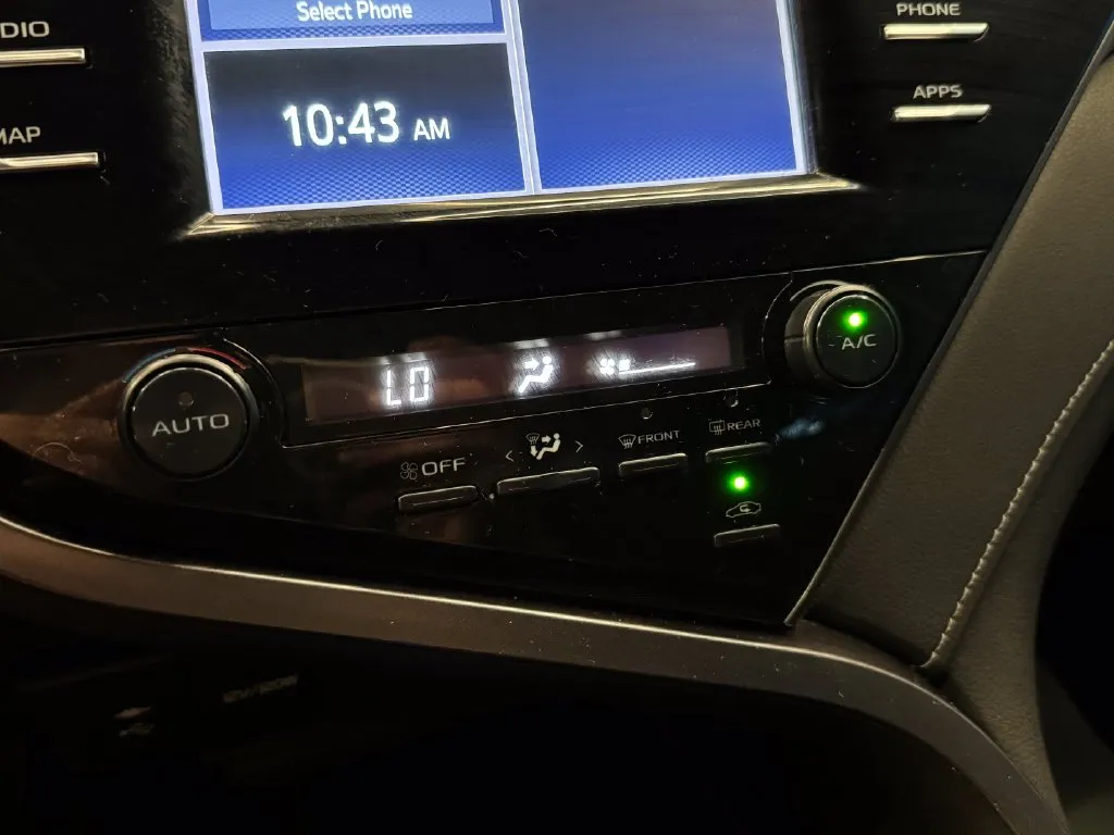 Toyota Camry photo 15