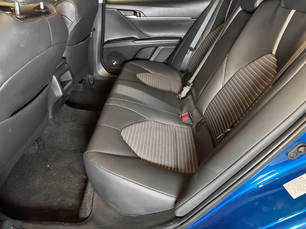 Toyota Camry photo 21