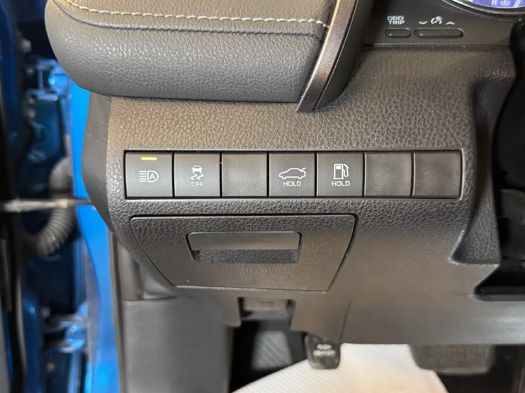 Toyota Camry photo 18