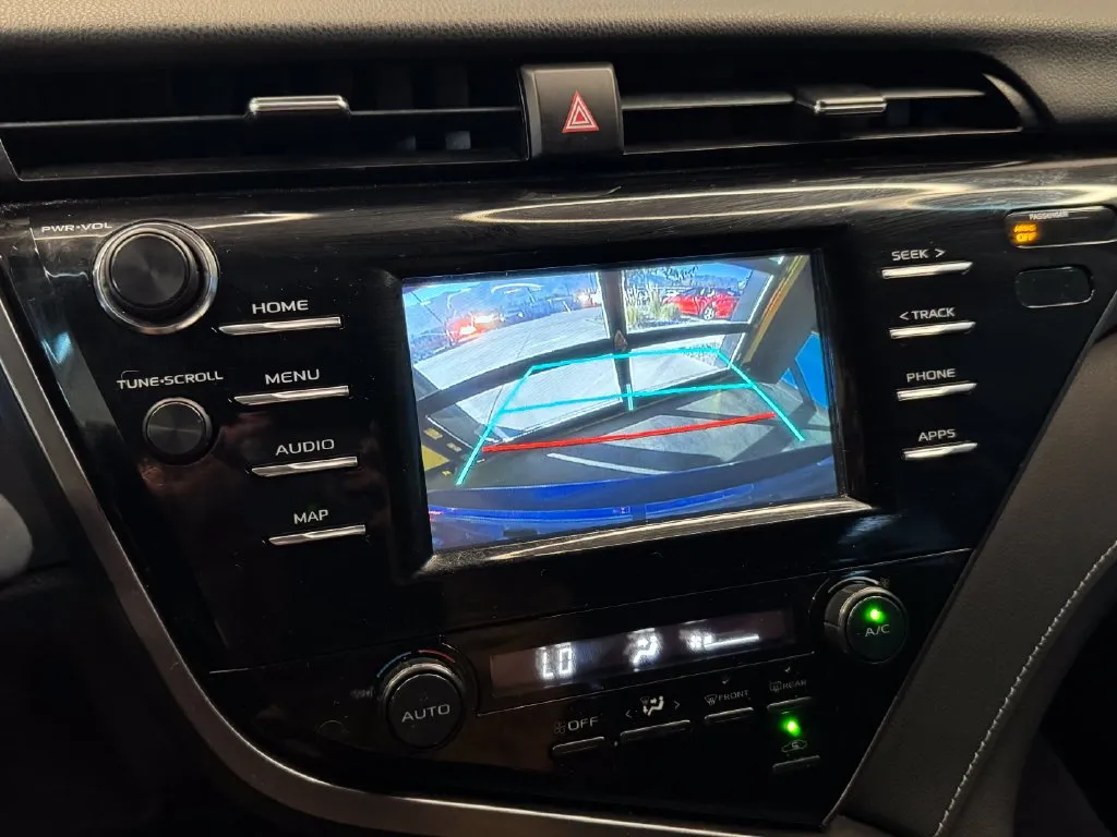 Toyota Camry photo 14
