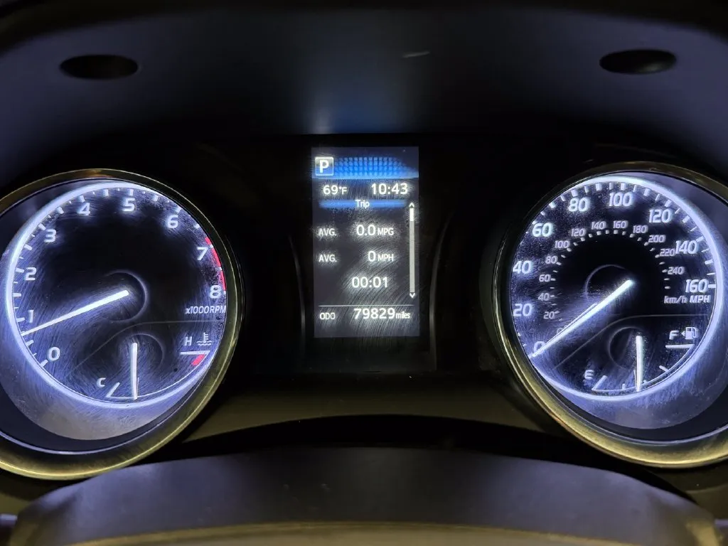 Toyota Camry photo 10