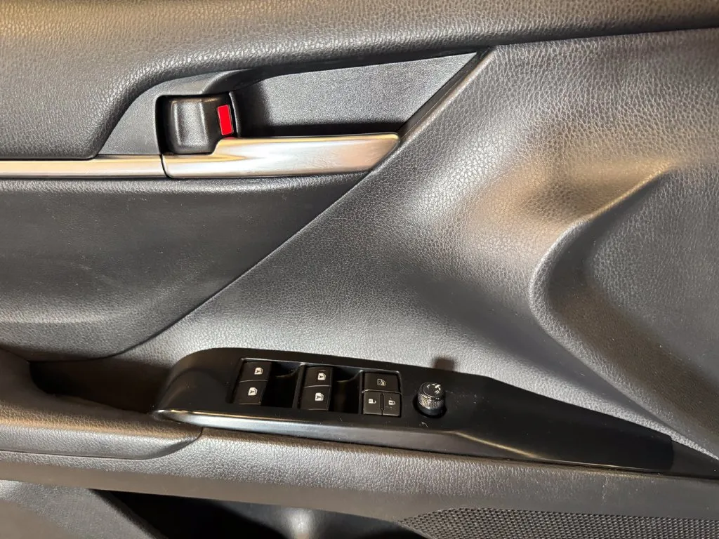 Toyota Camry photo 19