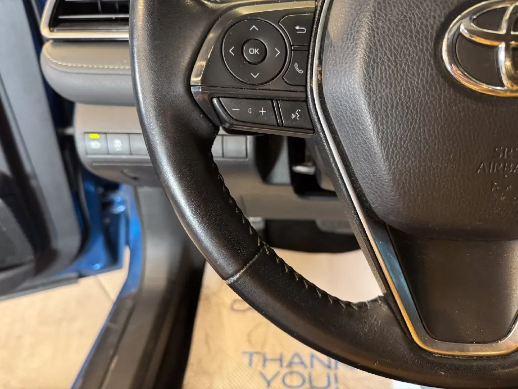 Toyota Camry photo 11
