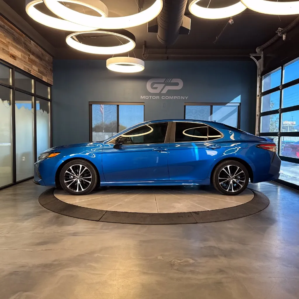 Toyota Camry photo 6
