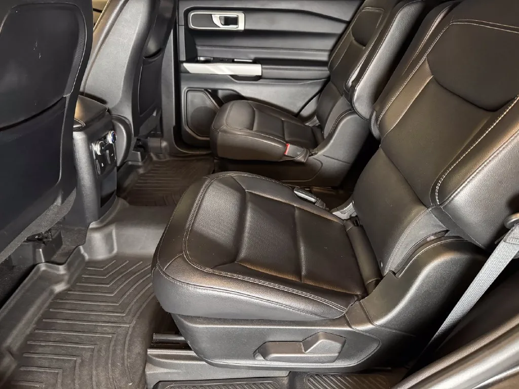 Ford Explorer photo 20