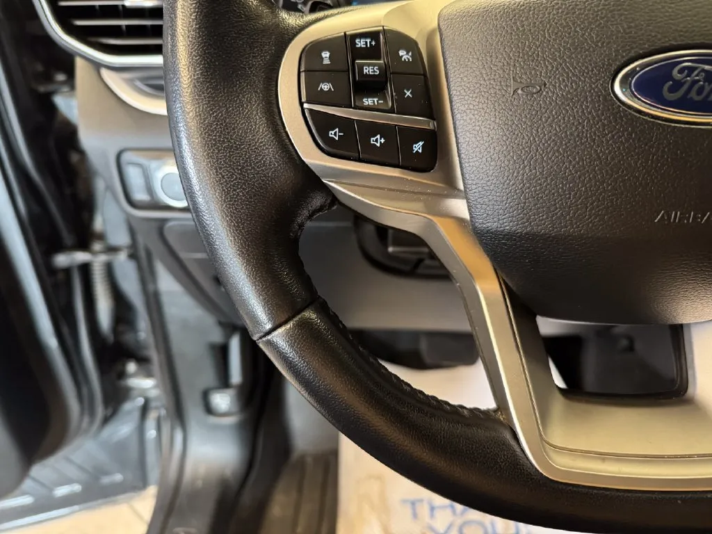 Ford Explorer photo 10