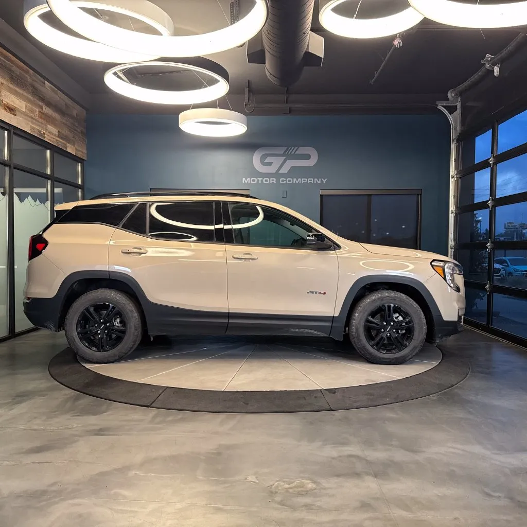 GMC Terrain photo 2