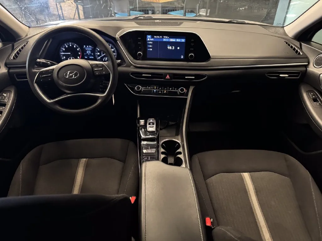 Hyundai Sonata photo 9