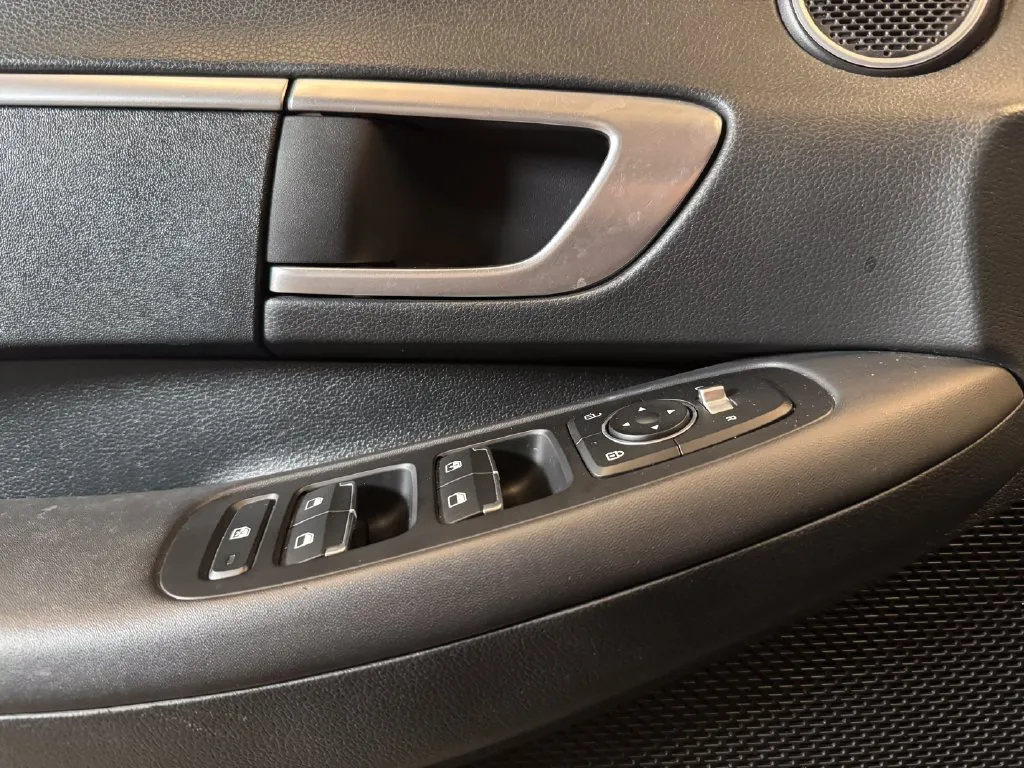 Hyundai Sonata photo 19
