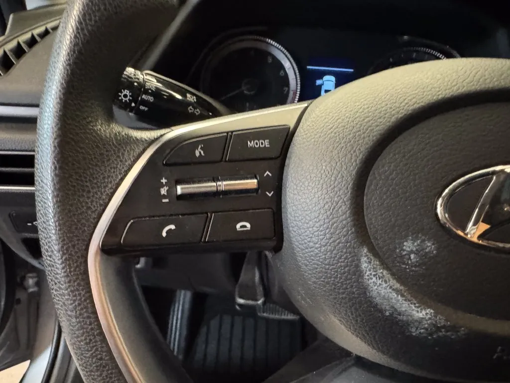 Hyundai Sonata photo 11