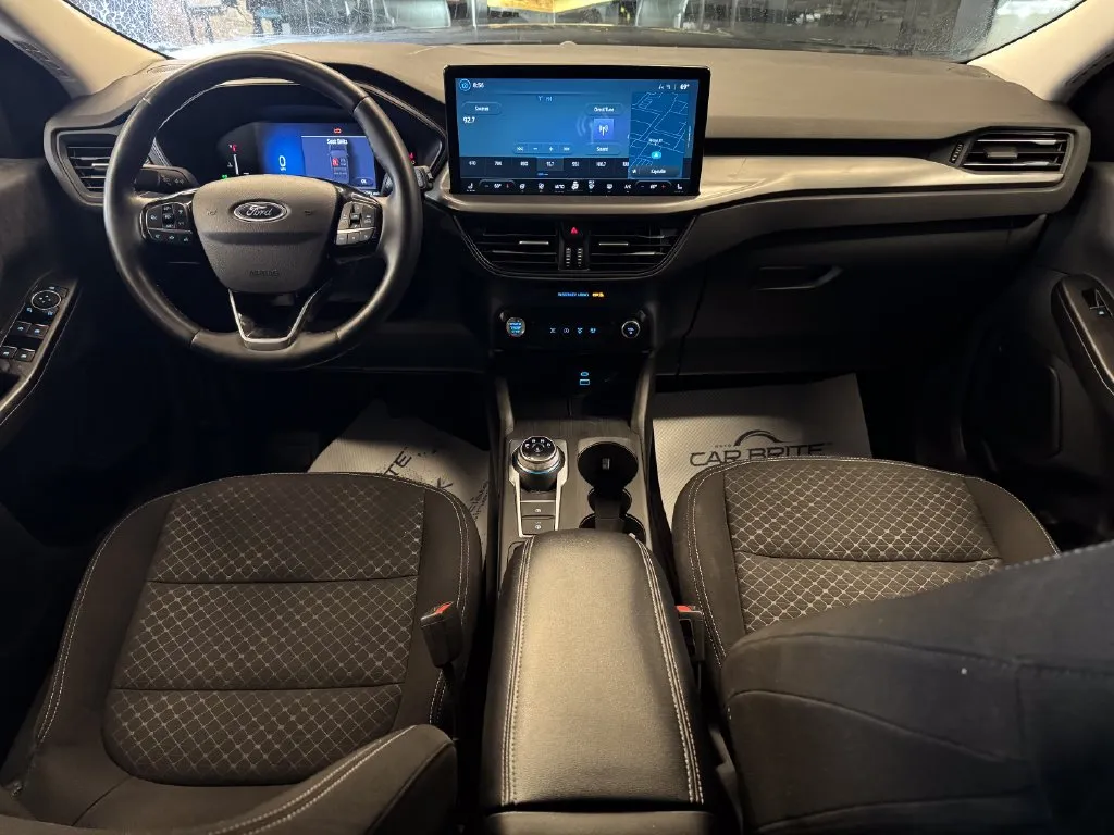Ford Escape photo 9