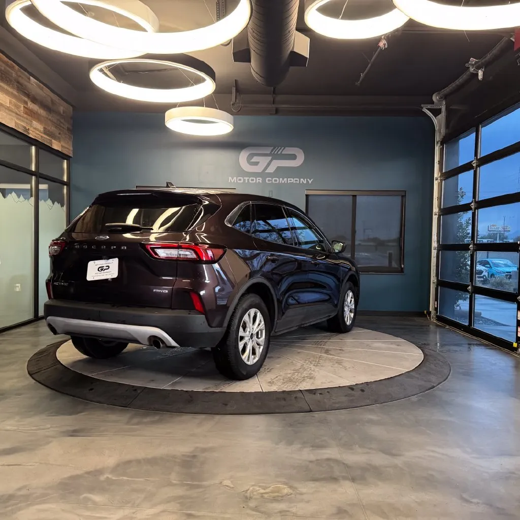 Ford Escape photo 3