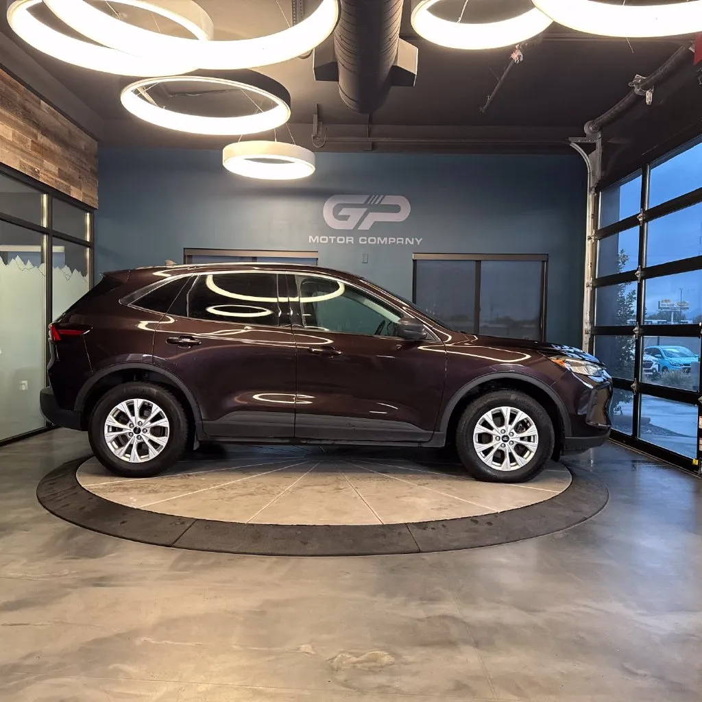 Ford Escape photo 2