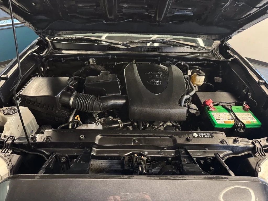 Toyota Tacoma photo 22