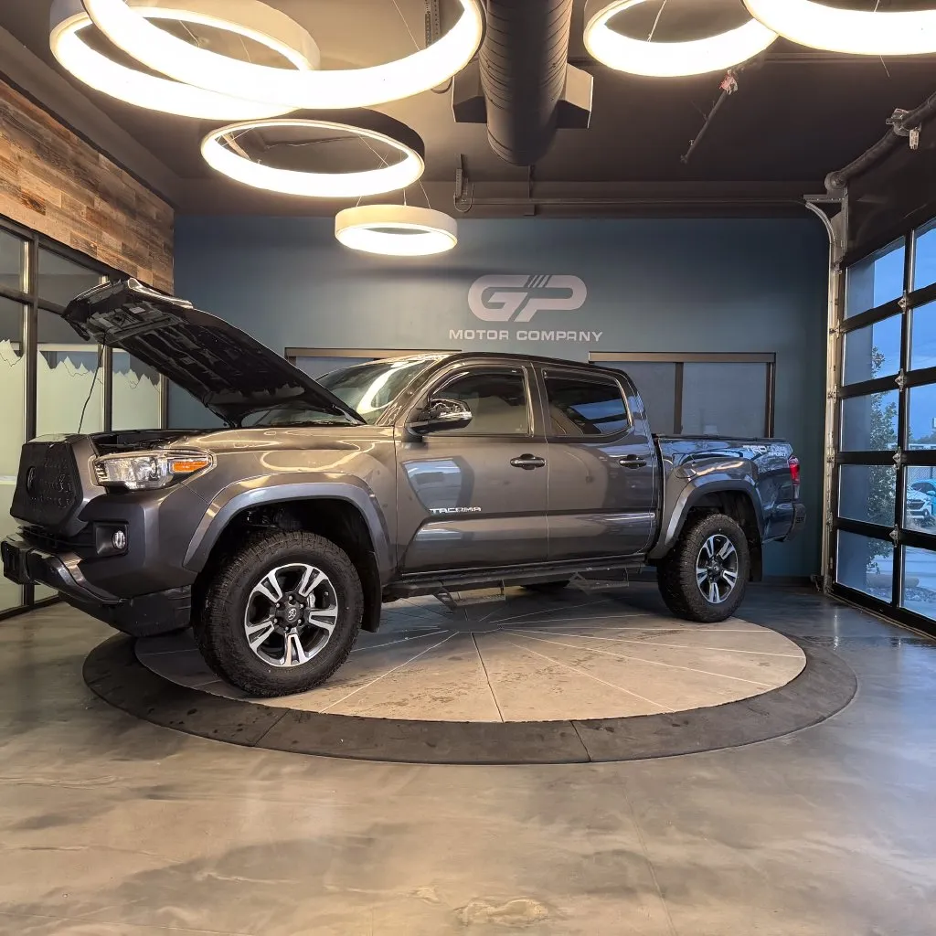 Toyota Tacoma photo 23