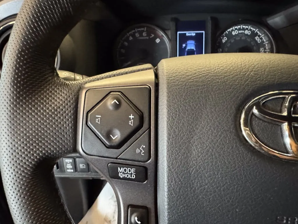 Toyota Tacoma photo 11