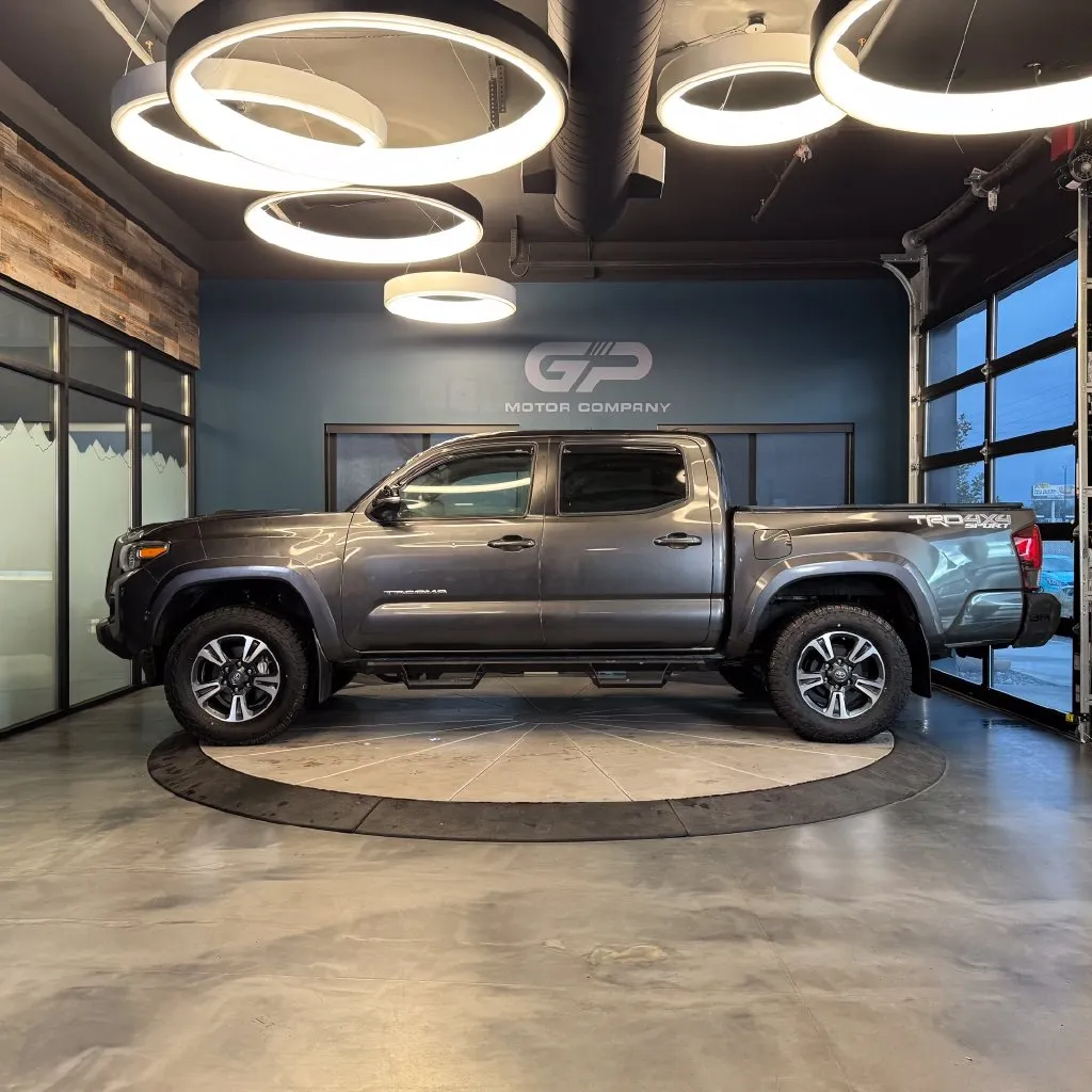 Toyota Tacoma photo 6
